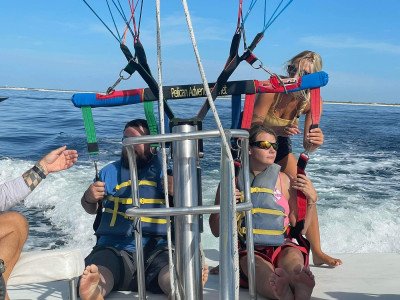 parasailing-with-pelican